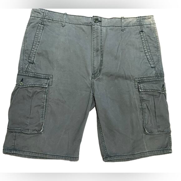 Levi’s Men’s Size 42 Charcoal Gray Cargo Shorts - Picture 1 of 10